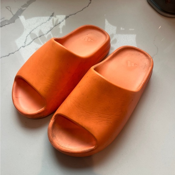YEEZY ADIDAS SLIDES - Picture 3 of 6